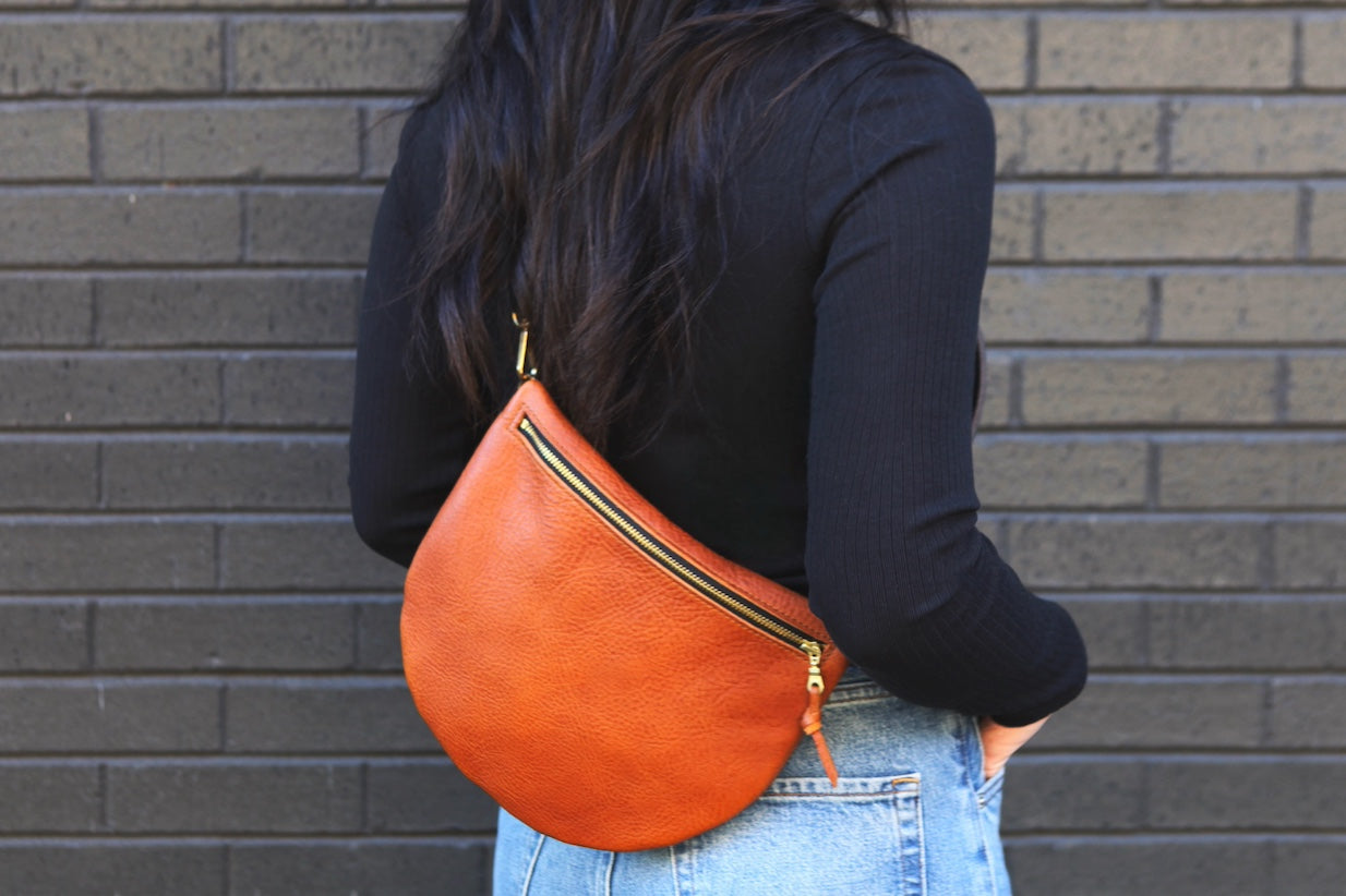 the sling, pebbled cognac (black strap, black zipper)