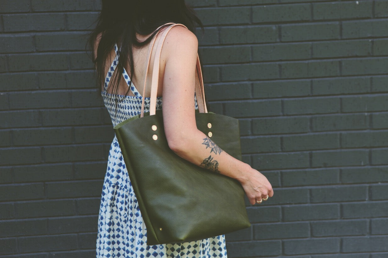 the passage tote, pebbled olive