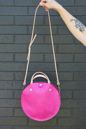the roundabout crossbody, hibiscus
