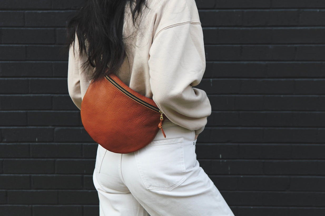 the sling, pebbled cognac (black strap, black zipper)