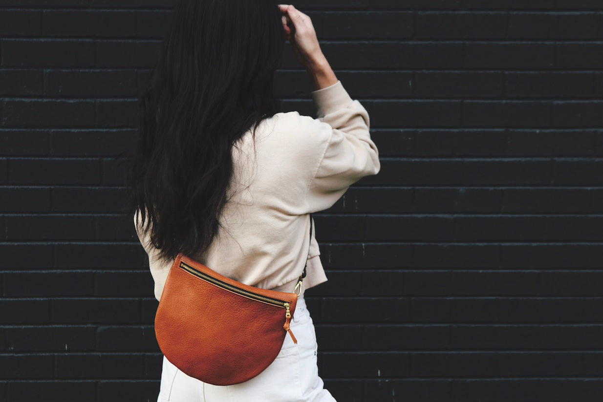 the sling, pebbled cognac (black strap, black zipper)