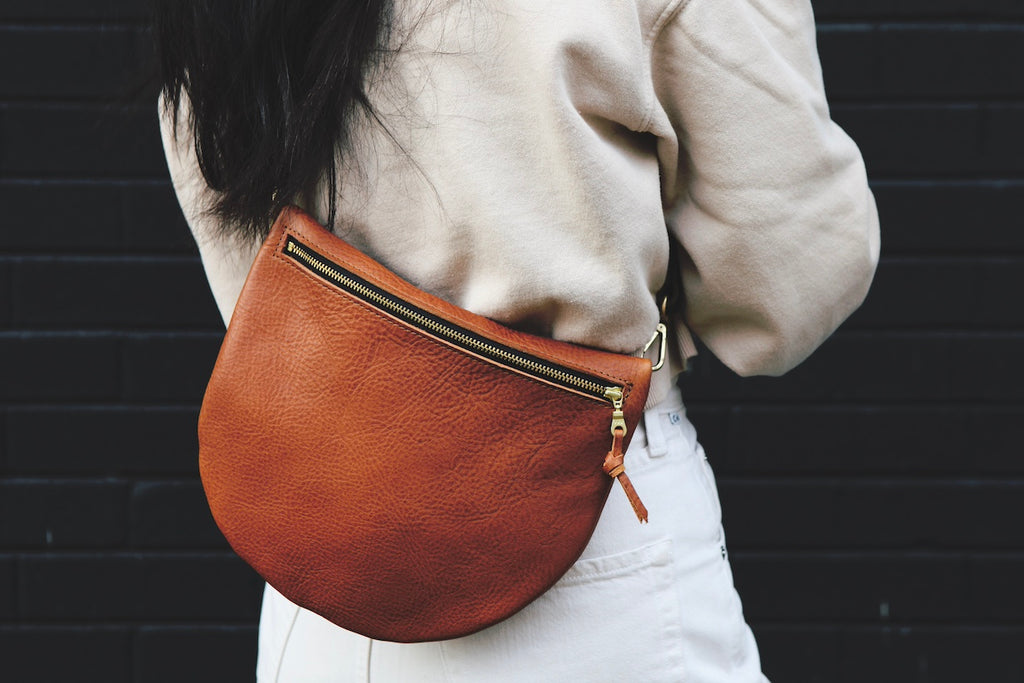 the sling, pebbled cognac (black strap, black zipper)