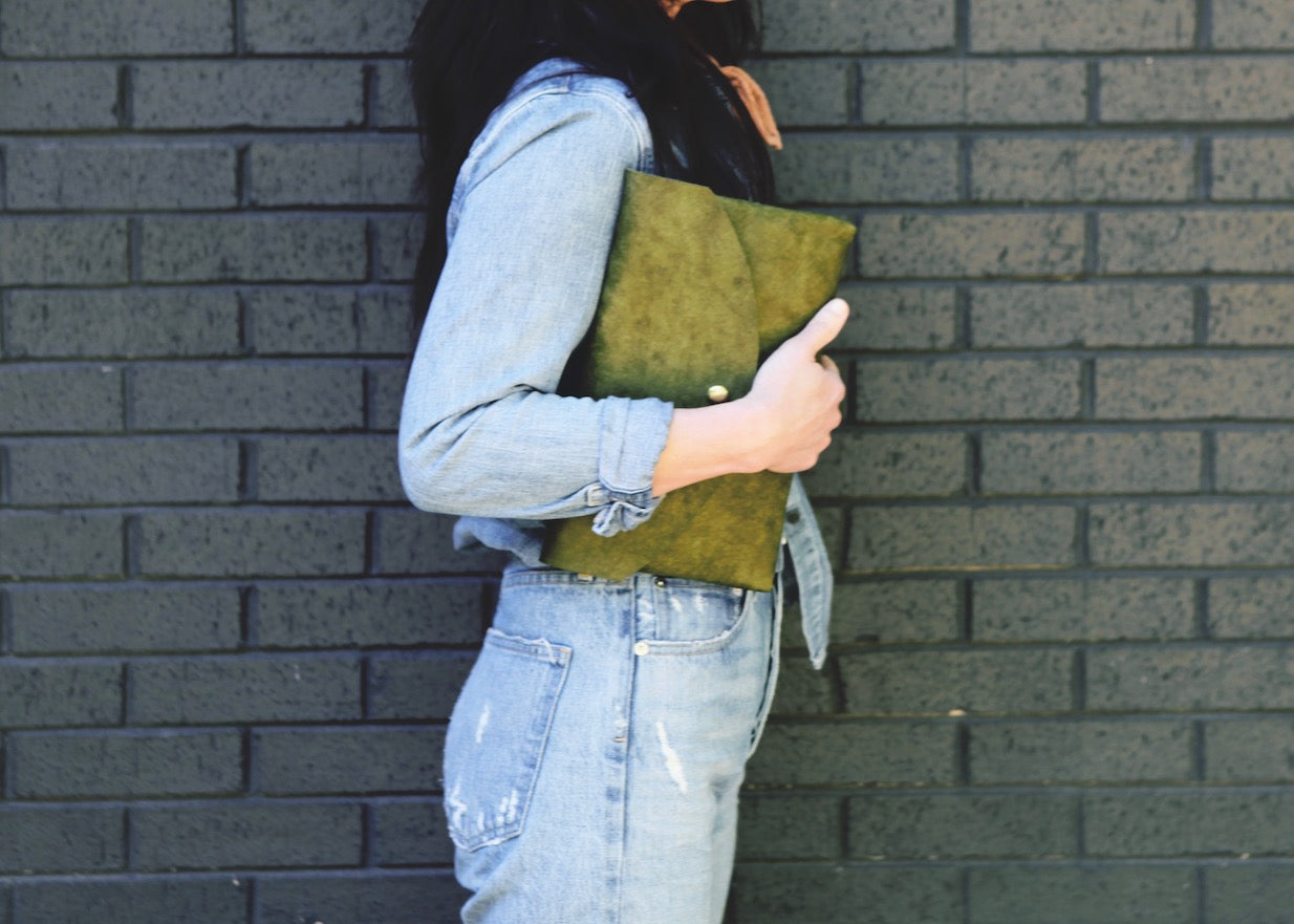 the large snap pouch