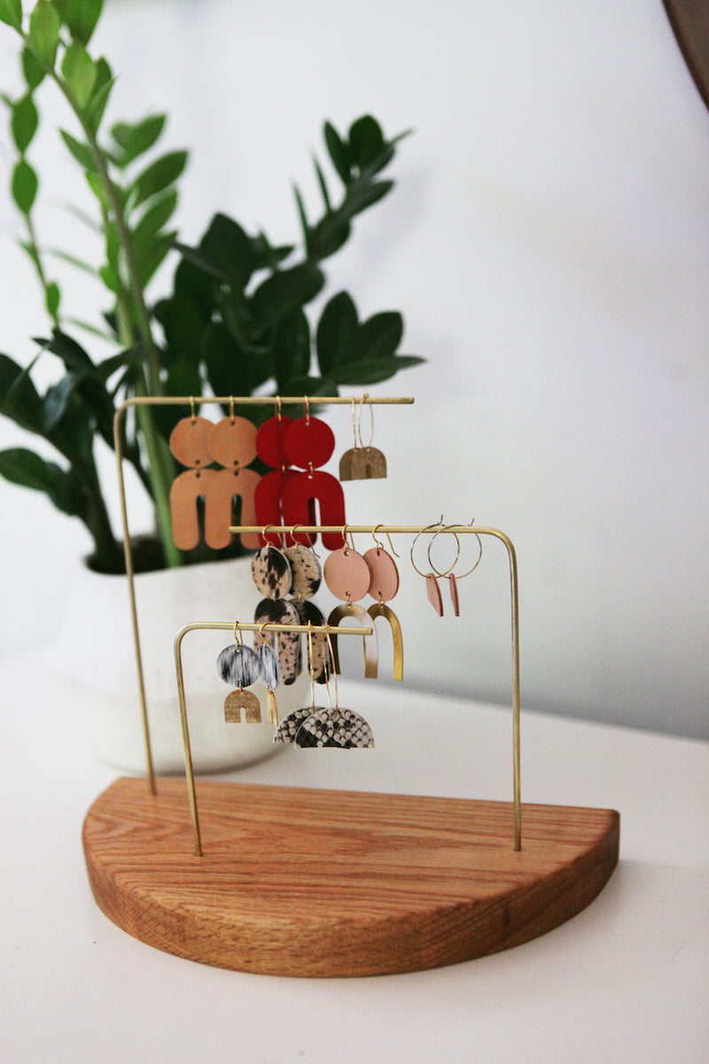 the earring display – Remnant