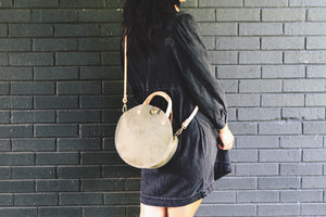 the roundabout crossbody, gray