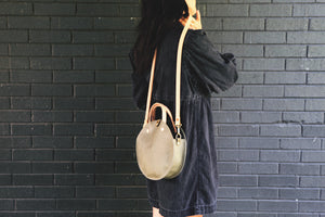 the roundabout crossbody, gray